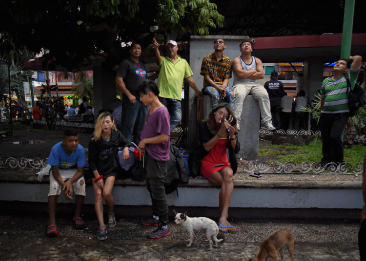 En la otra frontera, los migrantes no celebran