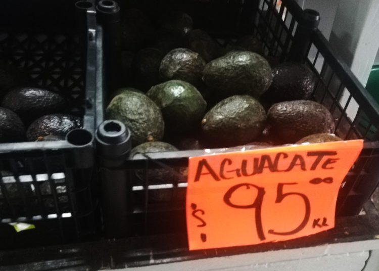 Aguacate, un lujo; el pollo también “vuela”