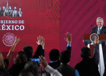 Llama AMLO a consulta para revocación de mandato en 2021