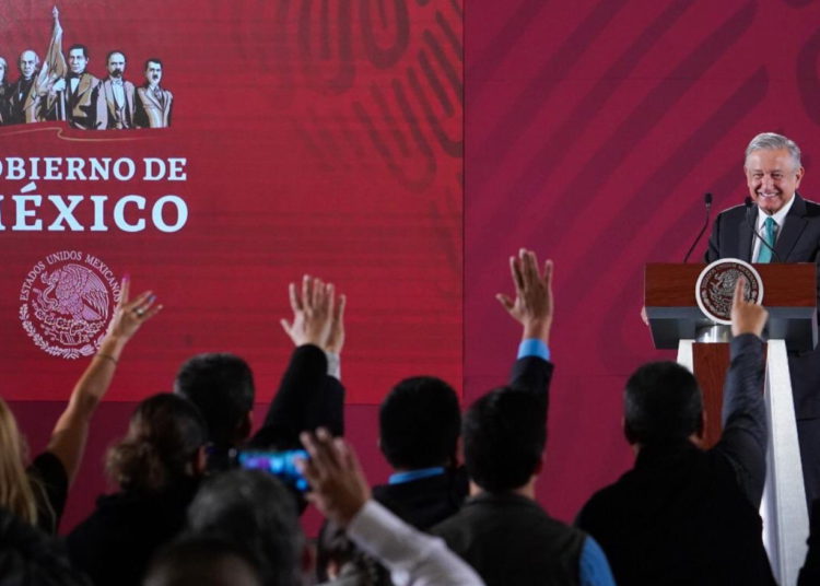 Llama AMLO a consulta para revocación de mandato en 2021