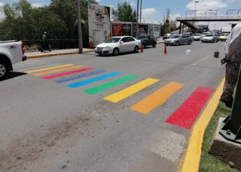 Primero de colores, y luego ya no; la triste historia de un paso peatonal