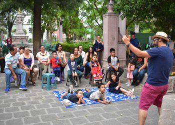 Cuentos y narraciones unen a las familias de Jerez