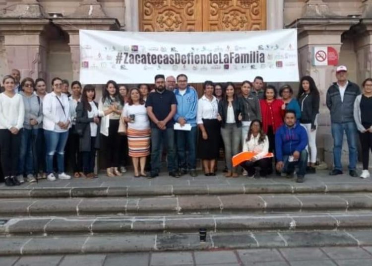 Se oponen activistas al matrimonio igualitario y toman la Legislatura