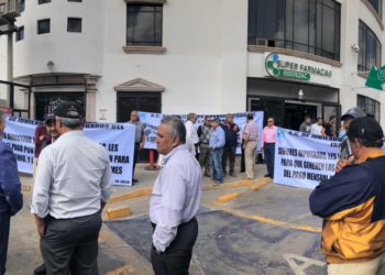 Protestan por inseguridad en pagos de sus quincenas