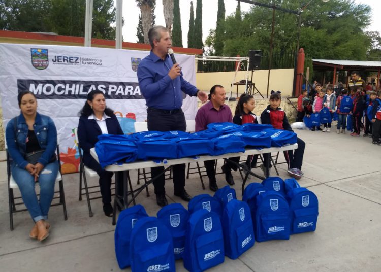 Entregan Mochilas para Todos