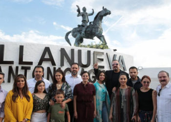 Develan escultura de Antonio Aguilar