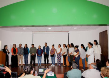 Rinde protesta nueva directiva de asociación de padres de familia