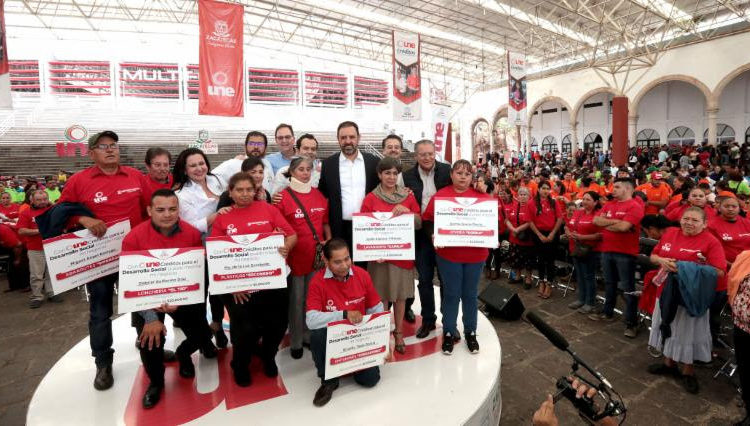 Entregan créditos para el desarrollo social