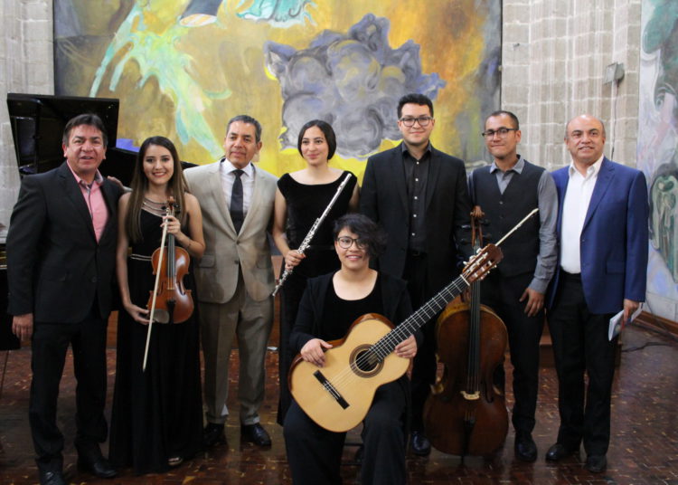 Deleitan jóvenes de la UAA a auditorio en Bellas Artes