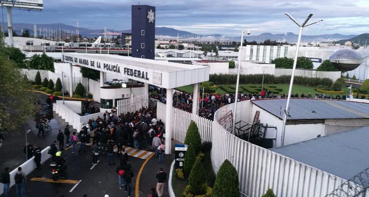 Policías federales rechazan transición a GN; se manifiestan y convocan a paro
