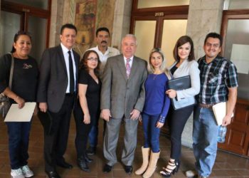 Reinstalan a 263 maestros cesados por la anterior reforma educativa