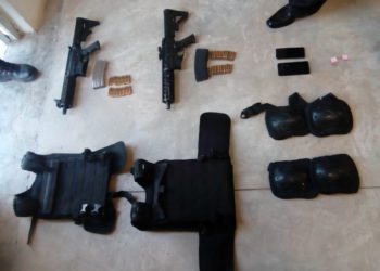 Aseguró Metropol en Guadalupe a dos personas con armas y equipo táctico