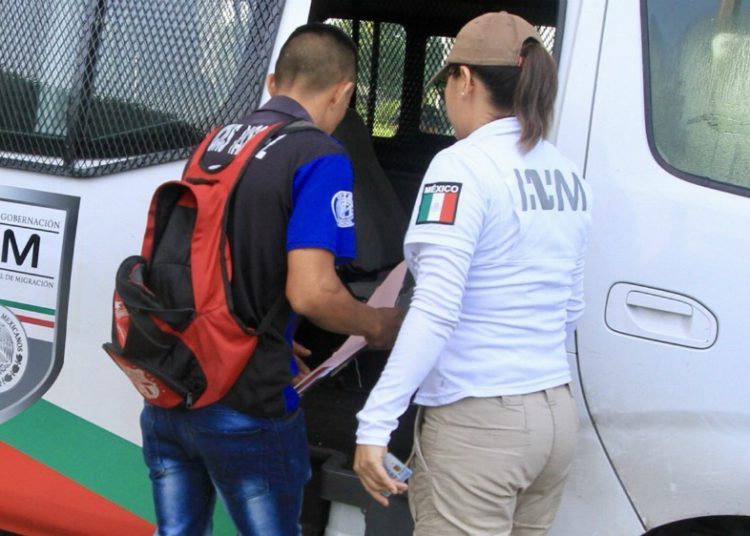 Vinculan a proceso a tres sujetos que trasladaban a 50 centroamericanos