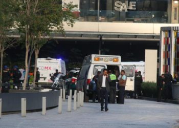 Asesinan a dos en una plaza de Ciudad de México por infidelidad