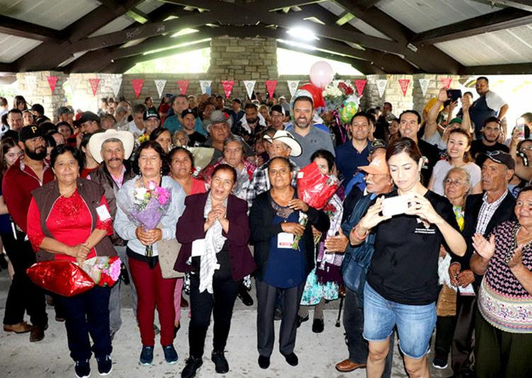 Luego de décadas sin verse, se reencuentran 24 familias en EU