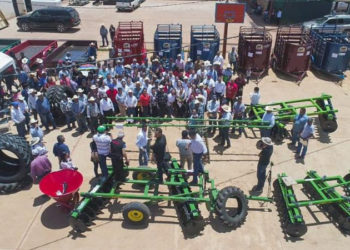 Entregan maquinaria, equipos e insumos para el campo en Sombrerete