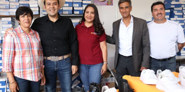 Arranca feria escolar 2019 en Plaza Bicentenario