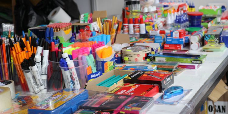 Arranca feria escolar 2019 en Plaza Bicentenario