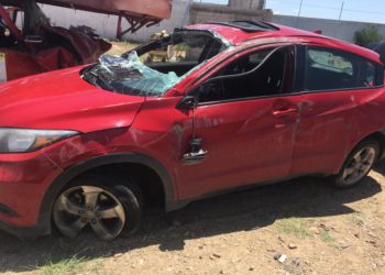 Vuelca su coche diputado perredista Juan Mendoza