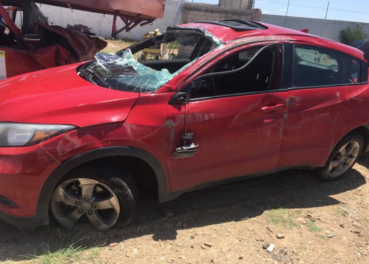 Vuelca su coche diputado perredista Juan Mendoza