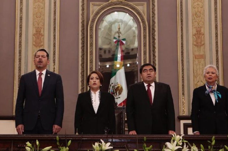 Protesta Miguel Barbosa como gobernador de Puebla