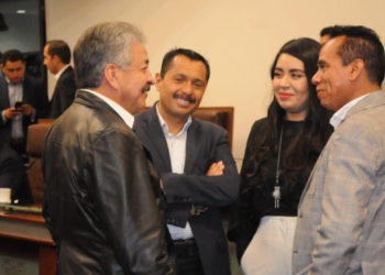 Que funcionarios no “agandallen” lugares en la feria; exhorto de diputados a Tello