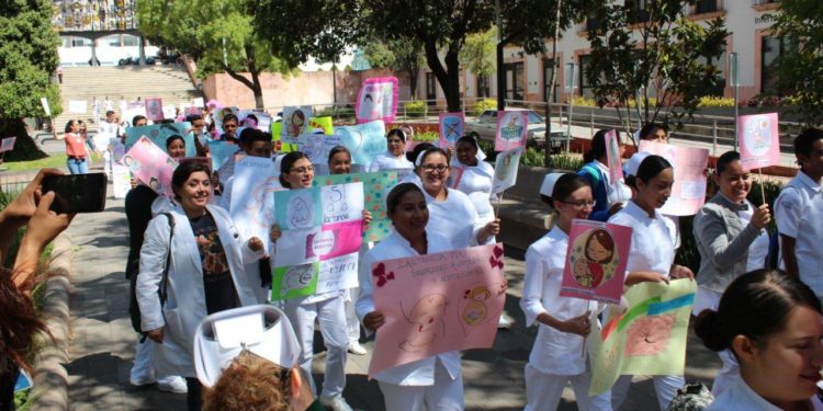 Se manifiestan a favor de la lactancia materna