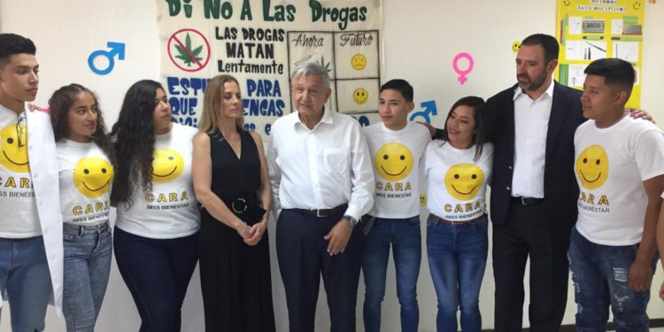 Compromete AMLO apoyo a Zacatecas en materia de salud