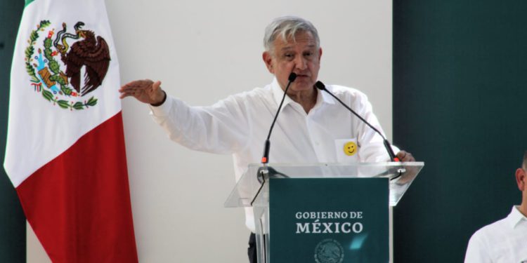 Compromete AMLO apoyo a Zacatecas en materia de salud