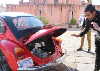 Ingeniero zacatecano modifica motor y construye coche eléctrico