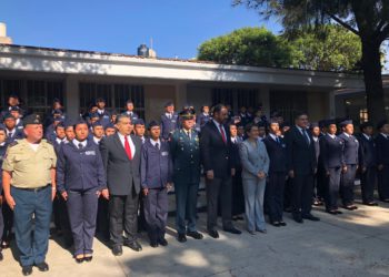 Celebra honores a la bandera primera generación de bachillerato Militarizado