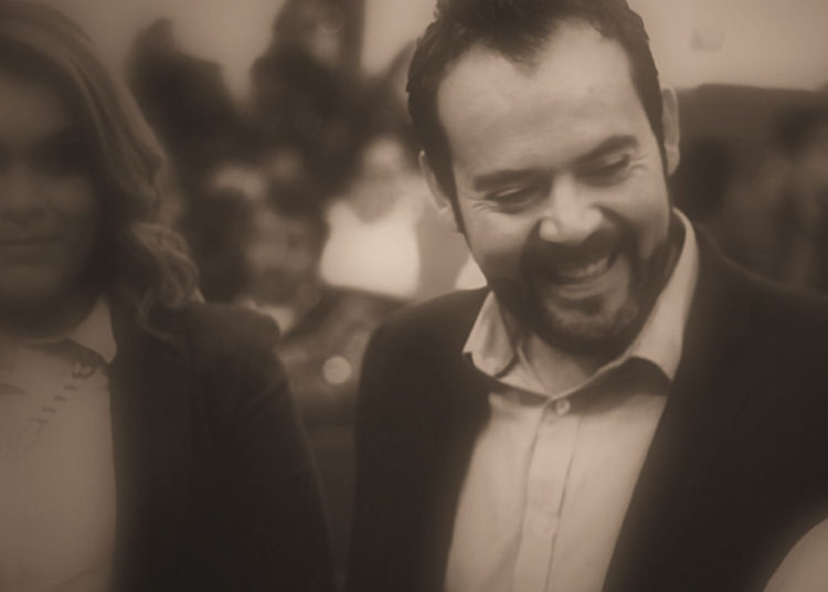 Código Político: Alcalde bajo fuego amigo