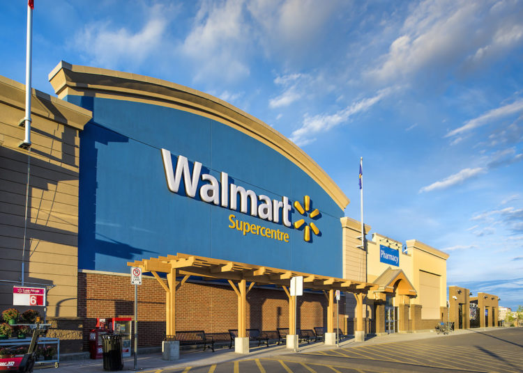 Detienen a sujeto con rifle y 100 cartuchos en un Walmart de EEUU