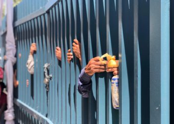 “¿No que Morena es del pueblo?”; reclaman simpatizantes de AMLO a quienes niegan entrada