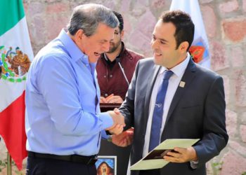 Se reúne alcalde capitalino con notarios públicos