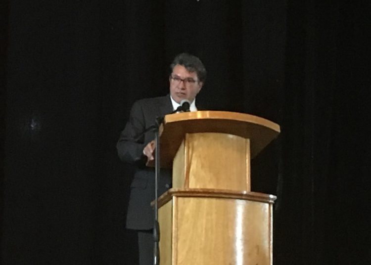 Otorga Ricardo Monreal 9.5 de calificación a Saúl y le recomienda no distraerse