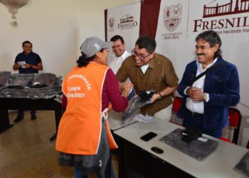 Entregan uniformes a personal de limpia de Fresnillo