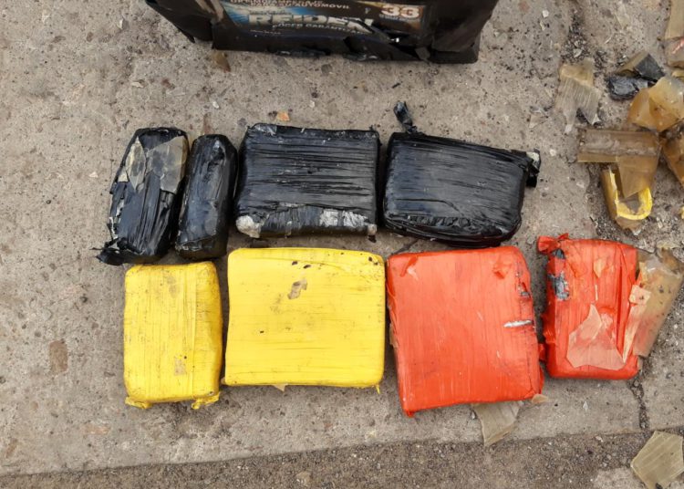 Asegura PEP 4kg de droga oculta en acumulador