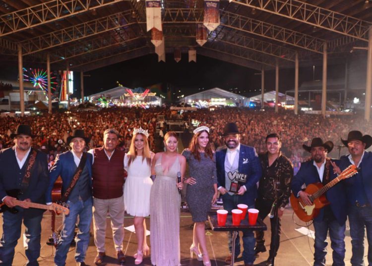 Cautiva agrupación “Intocable” a los fresnillenses en su Feria