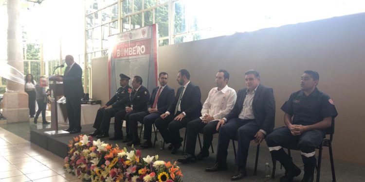 Tendrán aumento salarial bomberos del estado