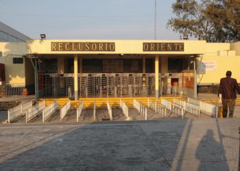 Tres muertos y siete lesionados tras incendio en Reclusorio Oriente