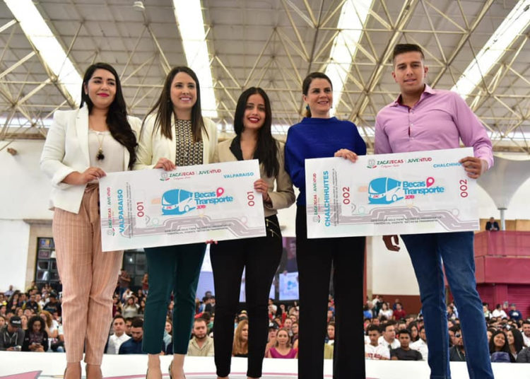 Recibirán beca de transporte cerca de mil jóvenes zacatecanos