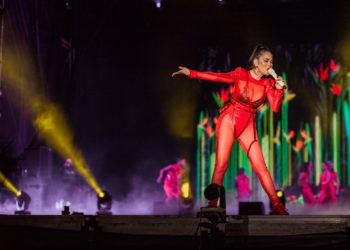 Natti Natasha prende el Multiforo de la FENAZA con reggaetón