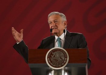 Reprocha AMLO oposición a considerar expedición de facturas falsas como “delito grave”