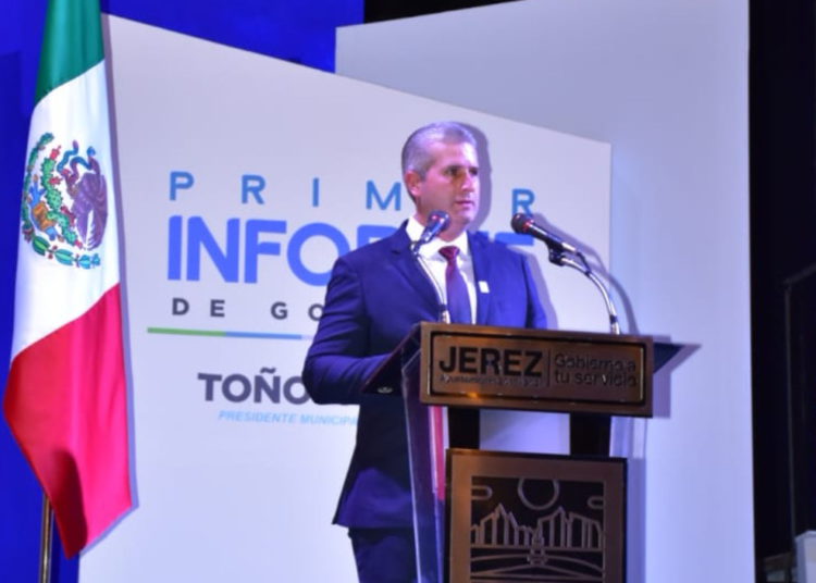 Rinde Toño Aveces su primer informe de gobierno