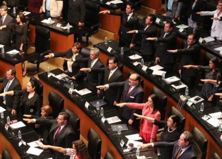 Aprueban plazas automáticas para normalistas y analizan inscribir a la CNTE con letras doradas