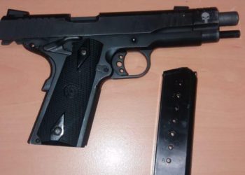 Detienen a dos sujetos armados en Fresnillo