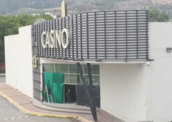 Abren fuego en contra de fachada de casino Marbella