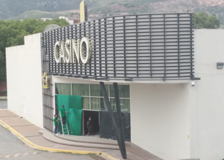 Abren fuego en contra de fachada de casino Marbella