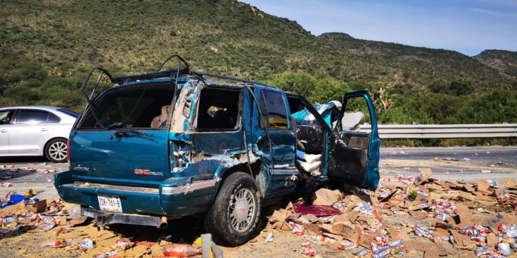 Por choque múltiple tres personas resultan lesionadas